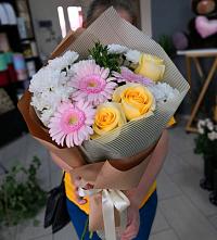 Букет цветов из:  Герберы, Розы и Хризантемы в Новобирюсинском