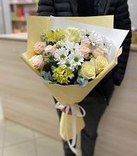 Букет цветов из:  Альстромерии, Розы и Хризантемы в Новобирюсинском